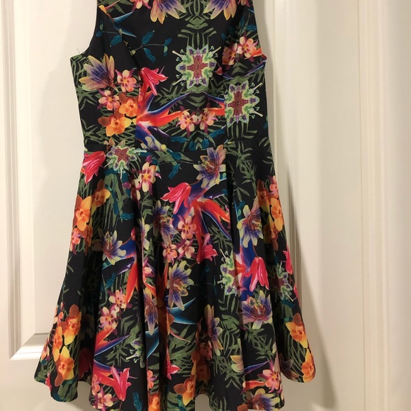 Sans Souci Dress - Picture 11 of 11